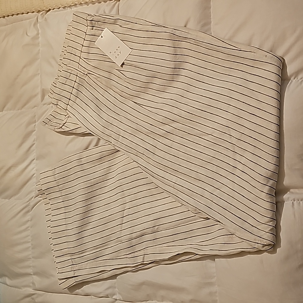 Womens 12 (14) wide leg pants Cream w/black striping NWT